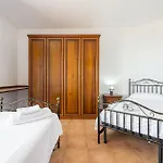 2 Bedroom Stunning In Apartament Carloforte (Isola di San Pietro)