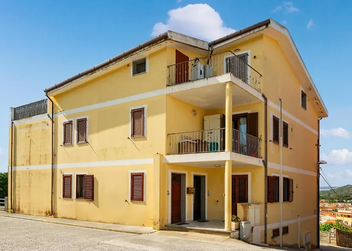 2 Bedroom Stunning In Apartament Carloforte (Isola di San Pietro)