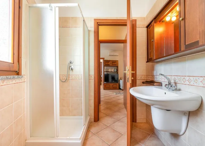 2 Bedroom Stunning In *